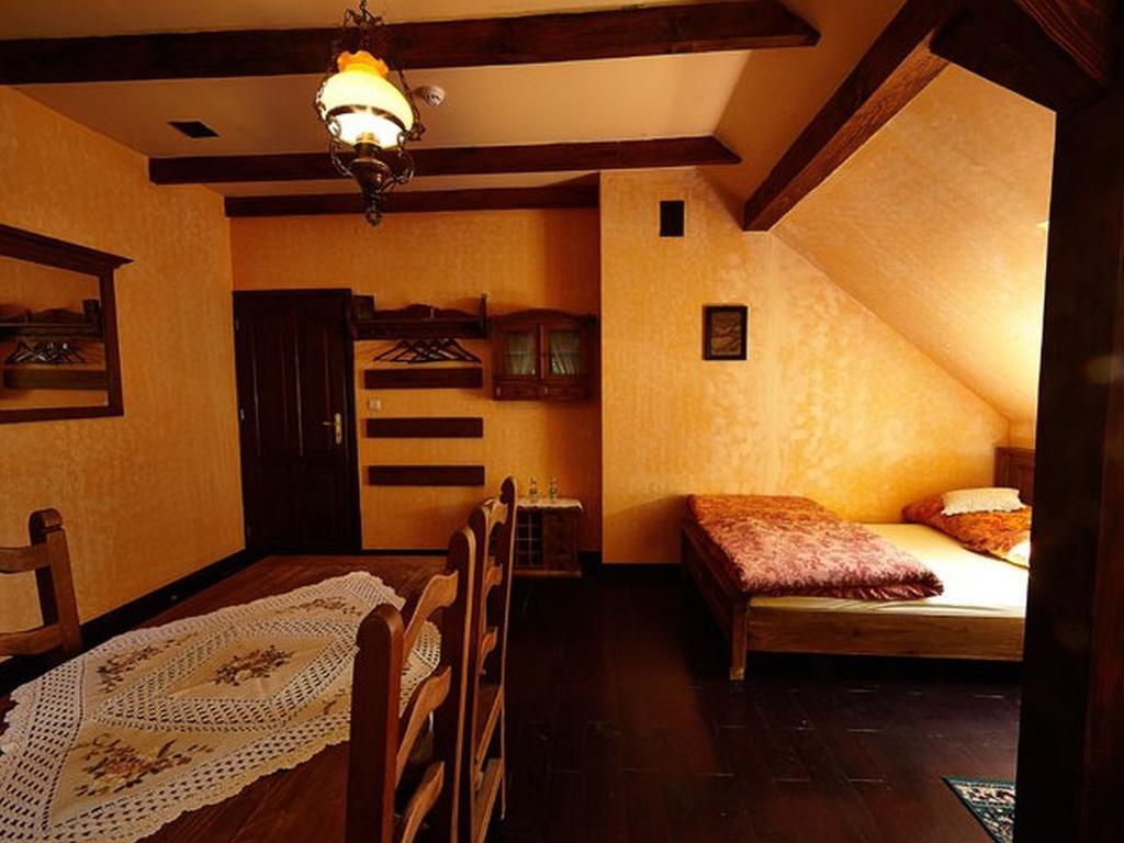 Stylowy Zajazd Pod Czarnym Kogutem Czarna  Phòng bức ảnh