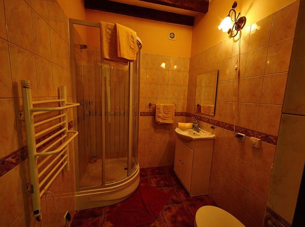 Stylowy Zajazd Pod Czarnym Kogutem Czarna  Phòng bức ảnh